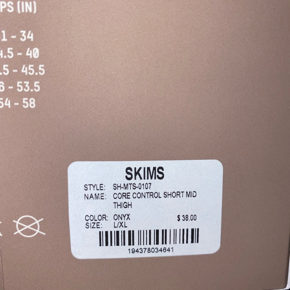 Skims core control mid length spanx in ONYX (black